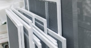 Москитные сетки на пластиковые окна Керчь купить по цене от 945 руб.